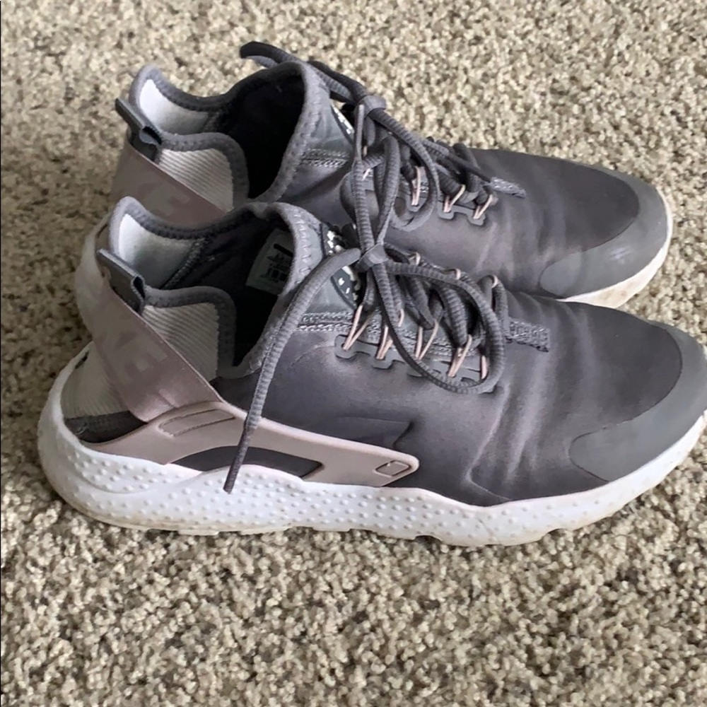 Nike tennis shoes